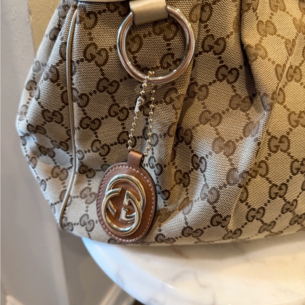 Gucci Sukey Beige and Metallic Monogram tote includes charm with COA - Picture 3 of 17